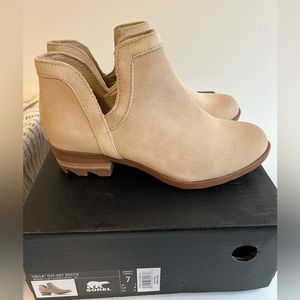 Sorel Lolla Cut-out Ankle Boots